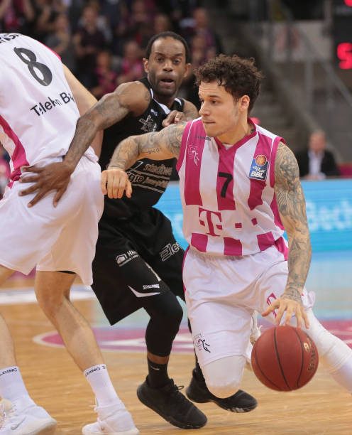 的坚守与捍 的坚守与捍