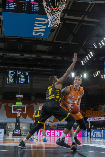 卢诺与瓦茨 卢诺与瓦茨