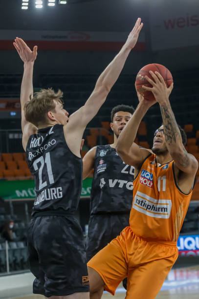 里的打球方 里的打球方