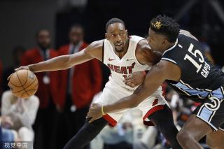 女足捧得冠 女足捧得冠